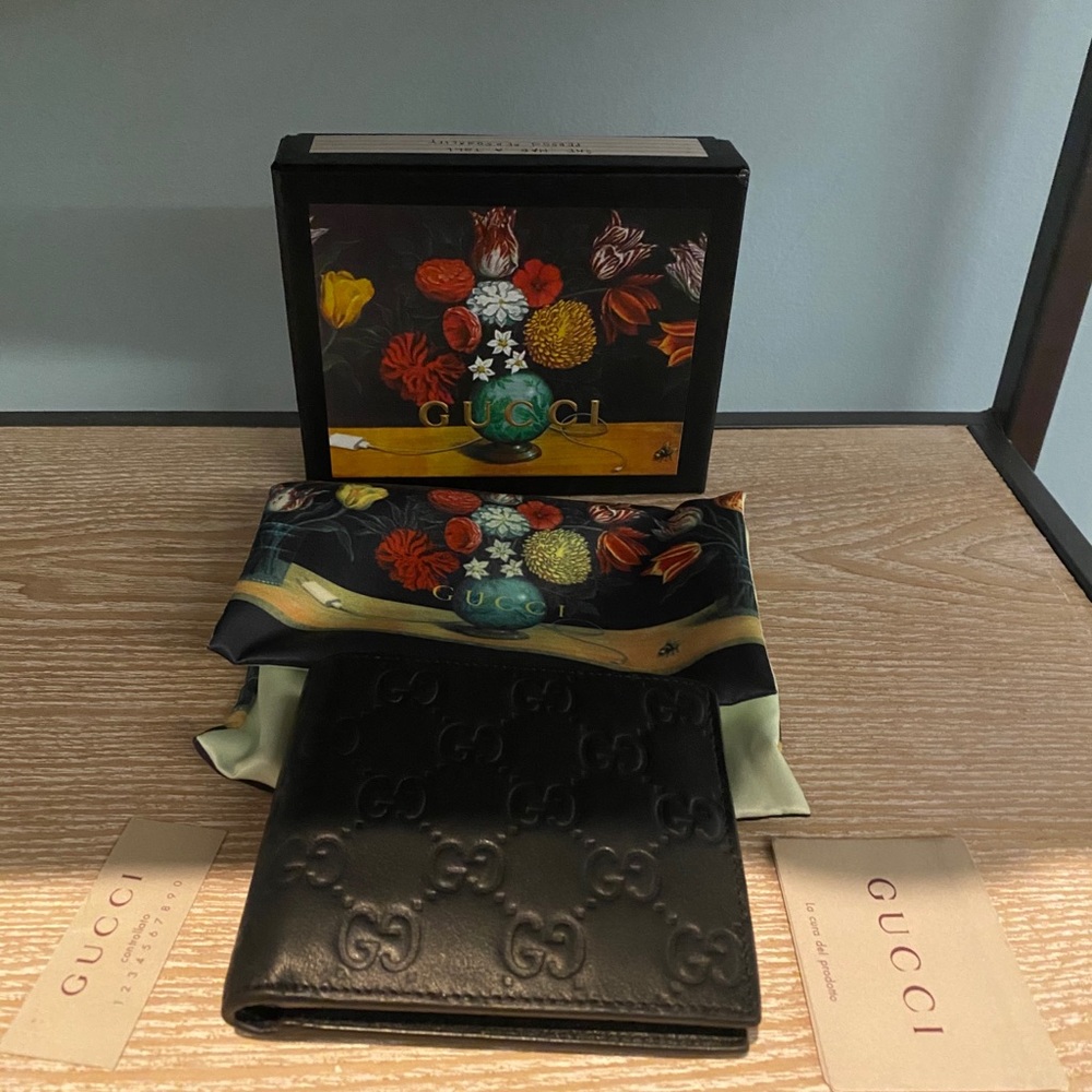Authentic Gucci Logo print wallet